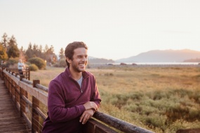 欧美治愈系笑容帅哥图片